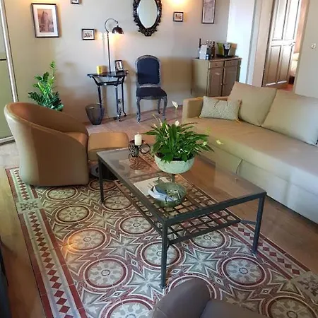La Maison Comte, *